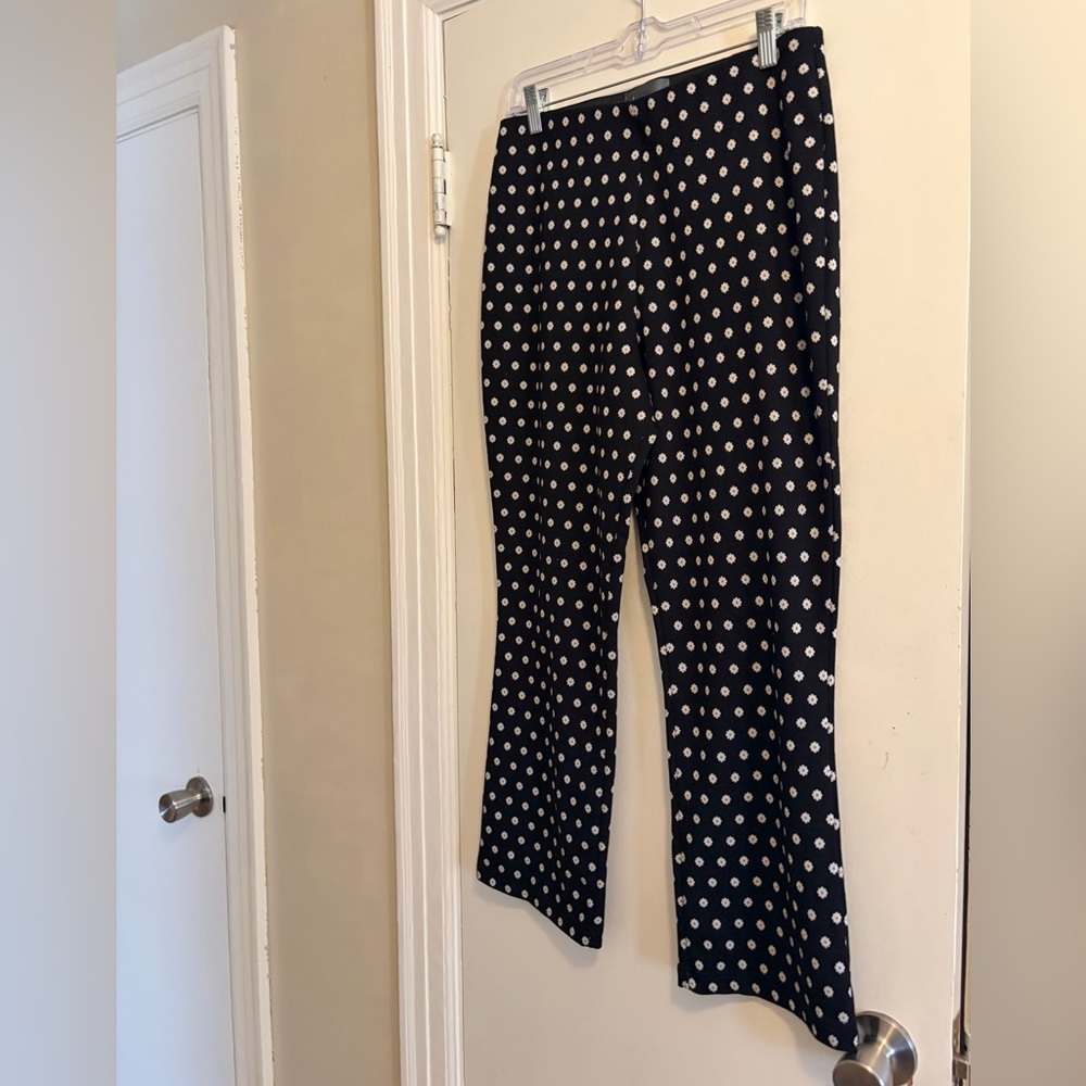Anthropologie Mikayla Cropped Flare Pants Black Ditsy Daisy Print Size Medium - Picture 6 of 11
